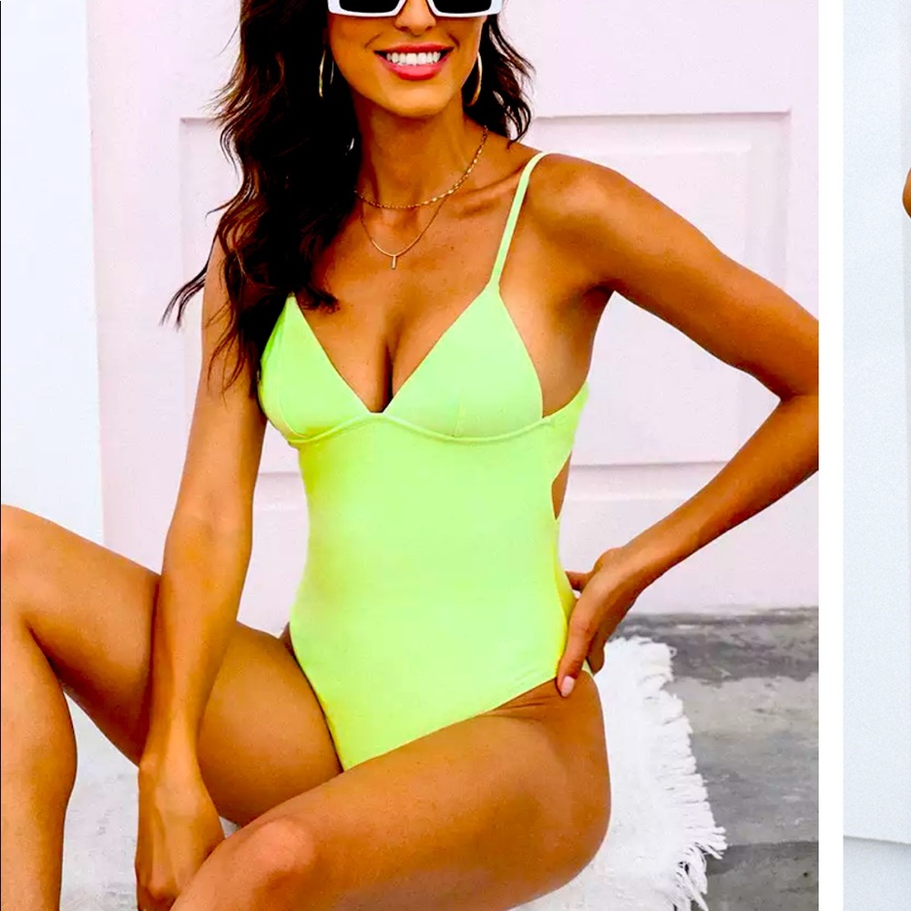 CUPSHE swimsuit